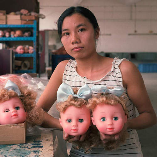 《工廠壓縮》攝影師鏡頭下的大陸玩具工廠作業實況