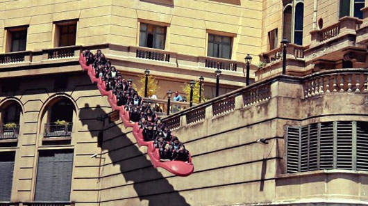 空中《無軌道雲霄飛車》 出現在都市裡？！