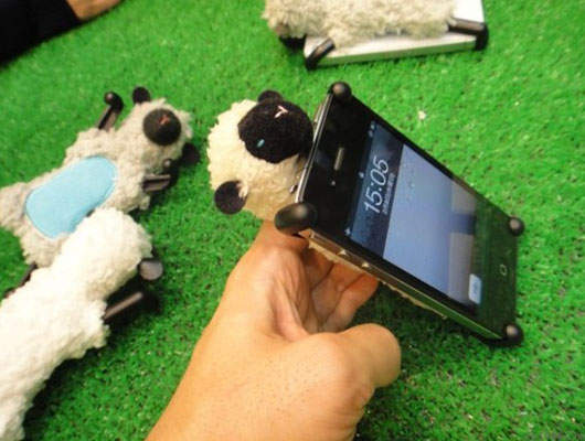 《超萌綿羊iPhone殼》用四隻腳抱住你的唉鳳❤ 《超萌綿羊iPhone殼》用四隻腳抱住你的唉鳳❤