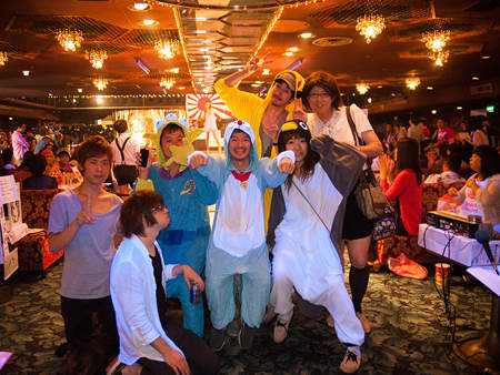 《女装 New Half Party》跨性别女装男子的每月