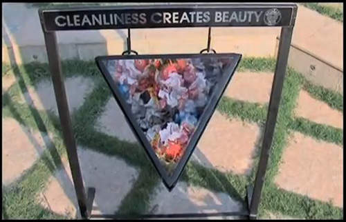 《萬花垃圾桶》每丟一個垃圾就有不同花樣耶~ 《萬花垃圾桶》每丟一個垃圾就有不同花樣耶~