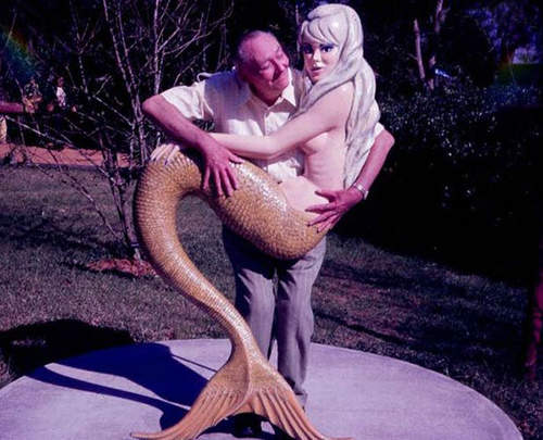 來跟雕像合照吧~大家都怎麼跟雕像合照的呀？