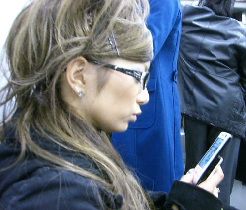 電車裡看到真實世界的Twitter使用者們... 電車裡看到真實世界的Twitter使用者們...
