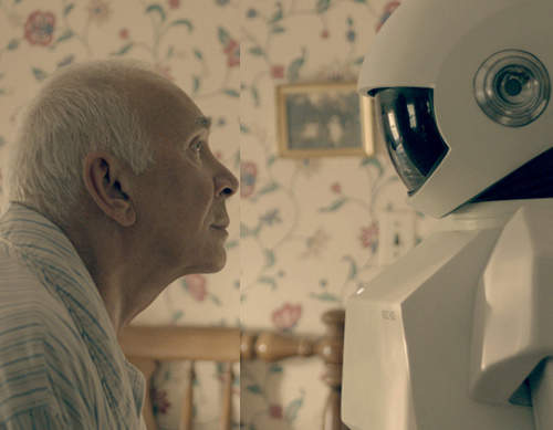 機器人與法蘭克 獨居老人與高智能機器人間的友情