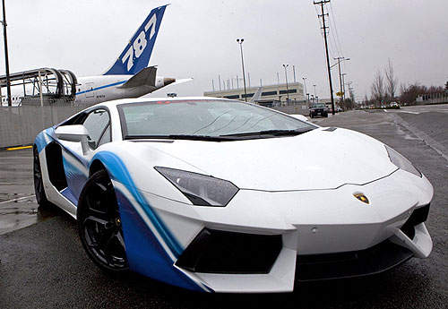 會飛嗎?Lamborghini打造獨一無二的波音版新大牛! 會飛嗎?Lamborghini打造獨一無二的波音版新大牛!