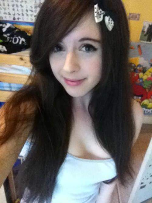 15歲英國正妹Clara愛k pop 紅到韓國去～