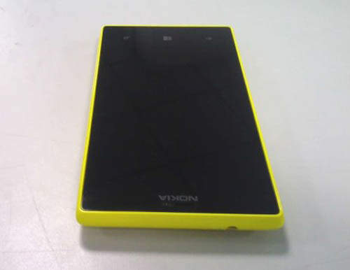 傳Nokia又有新一款神秘Lumia 830新機 照片意外流出！？
