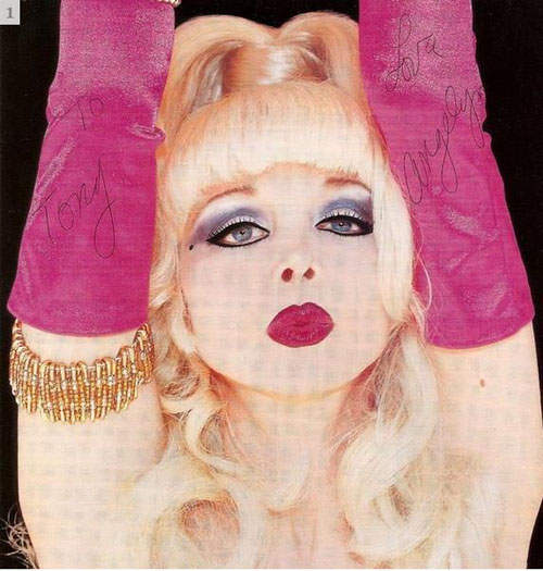 80年好萊塢演員Angelyne~有了年紀一樣粉到底 80年好萊塢演員Angelyne~有了年紀一樣粉到底