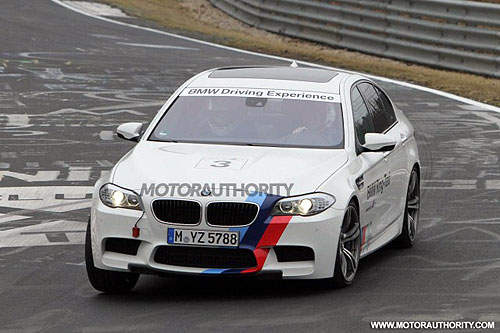 BMW新M5計程車就位!人客們可以準備搭車了(誤) BMW新M5計程車就位!人客們可以準備搭車了(誤)