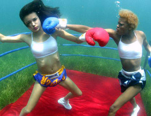 水中拳擊 這樣慢...妙的運動倒底是怎樣啊!? 水中拳擊 這樣慢...妙的運動倒底是怎樣啊!?