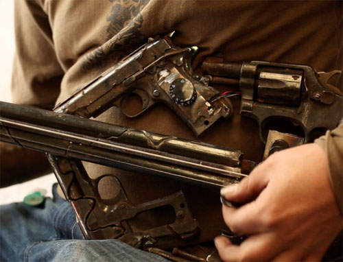 槍械打擊樂 墨西哥藝術家反暴力的音樂創意 槍械打擊樂 墨西哥藝術家反暴力的音樂創意