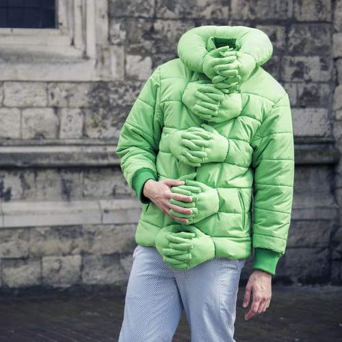 《抱抱外套》最不適合七月半穿的外套絕對是這件(指) 《抱抱外套》最不適合七月半穿的外套絕對是這件(指)