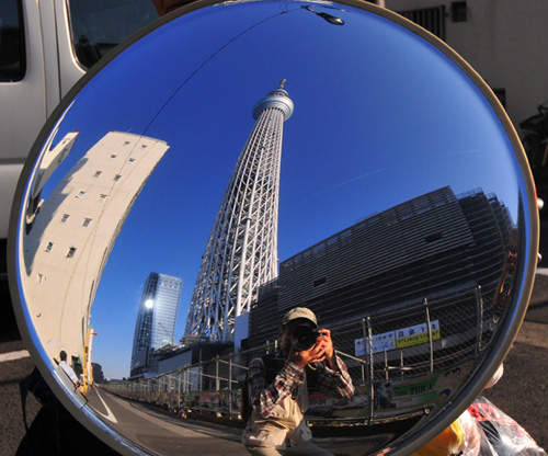 《東京晴空塔》下的魔法阿北　秘密就在這面鏡子裡♪