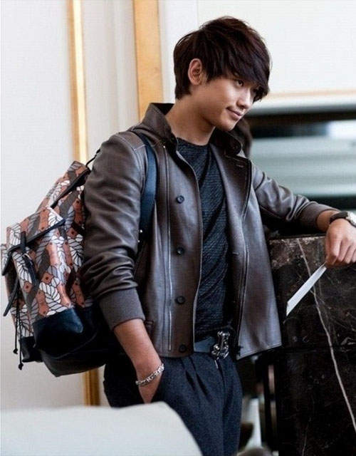 韓國男星最愛用《後背包》~隨便背都有型