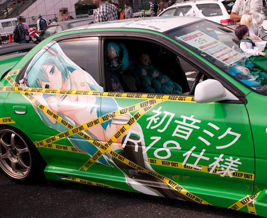 18禁痛車 開出門需要勇氣...