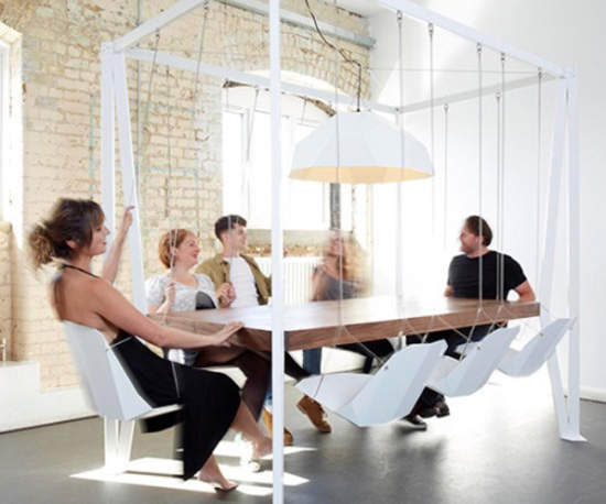 《盪鞦韆辦公桌》開會時可以合法走神www 《盪鞦韆辦公桌》開會時可以合法走神www