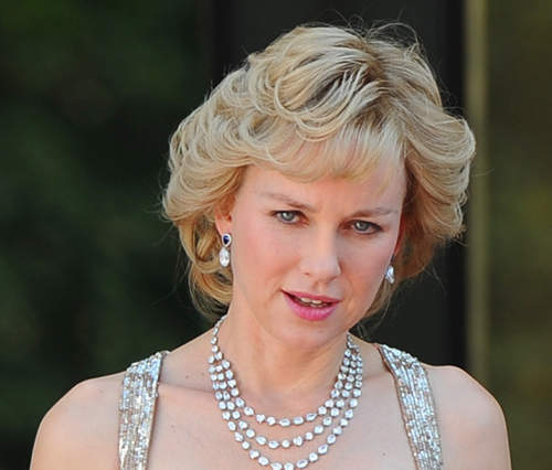 娜歐蜜華茲 首次以「黛安娜王妃」身份亮相 娜歐蜜華茲 首次以「黛安娜王妃」身份亮相