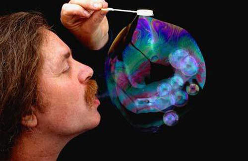 日本研發「超夢幻」《3D肥皂泡螢幕》 確定不會一搓就破嗎WWW 日本研發「超夢幻」《3D肥皂泡螢幕》 確定不會一搓就破嗎WWW