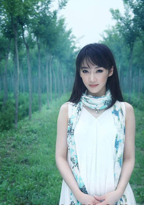 现代美格格 爱新觉罗启星 皇室后裔的美女演员