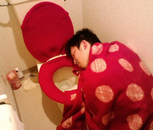 馬桶上的人生縮圖竟然也變成了耳機孔塞！？