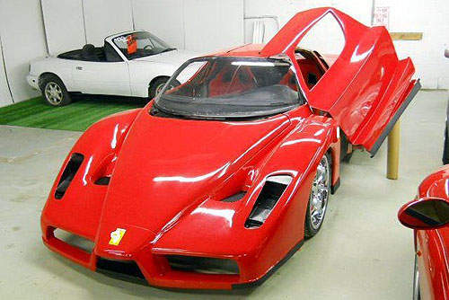 Toyota變身限量法拉利Enzo!上掀車門超帥氣~♥ Toyota變身限量法拉利Enzo!上掀車門超帥氣~♥