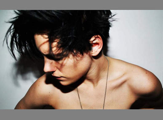 女性男模第一人 法國女子簽下男性模豆約 女性男模第一人 法國女子簽下男性模豆約