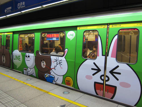 《LINE角色票選》就在台北的捷運上唷~ 《LINE角色票選》就在台北的捷運上唷~