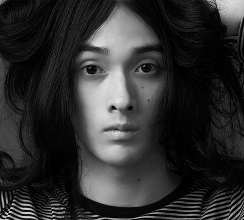 淡定混血男模《栗原類》好無力的手機鈴聲app登場！