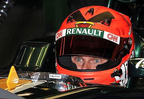 憤怒鳥變身F1安全帽~跑到一半可以丟炸彈嗎?(誤) 憤怒鳥變身F1安全帽~跑到一半可以丟炸彈嗎?(誤)