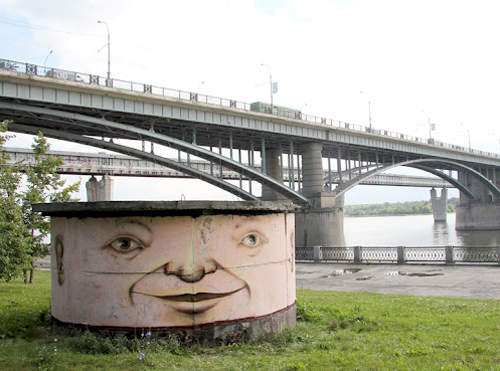 你是否感受到背後有股視線......（抖）