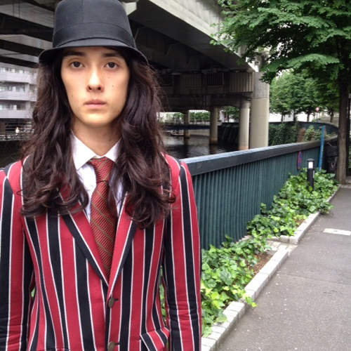 日本《薄片男子》增加中!?和CD盒寬一樣薄的身體會不會被折斷(誤) 日本《薄片男子》增加中!?和CD盒寬一樣薄的身體會不會被折斷(誤)