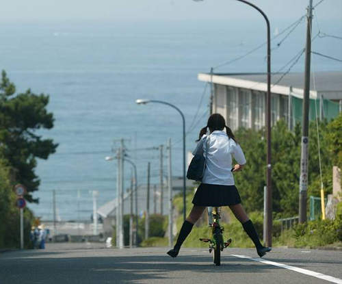 《自行車少女》讓你想看又看不到的裙下風光(/▽\*) 《自行車少女》讓你想看又看不到的裙下風光(/▽\*)