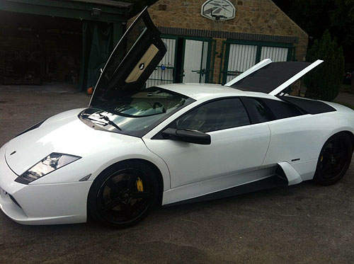 大牛身軀裝進Camry心臟～這真的是神車無誤啊！(蓋章)