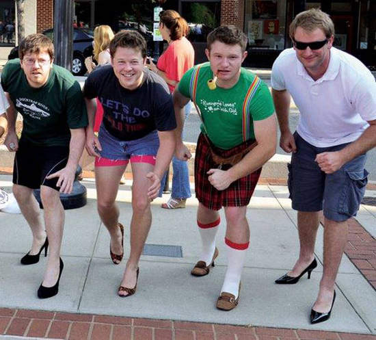 女人可以有鬍子 男人當然可以穿高跟鞋囉