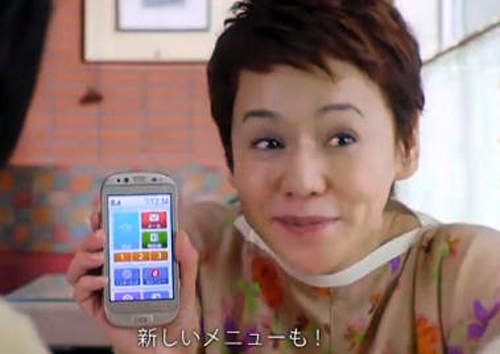 「老人專用」智慧型手機《RakuRaku》讓老一輩也能輕鬆抓住青春尾巴！