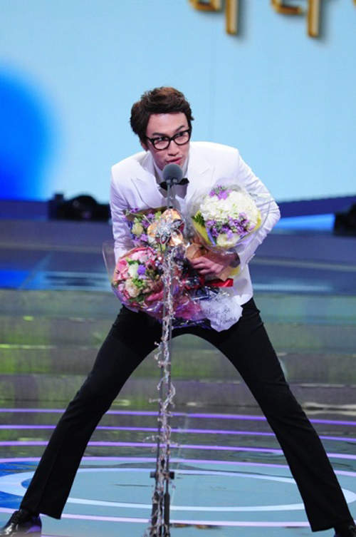 《Running Man李光洙》 誰跟他站在一起都還是矮半截... 《Running Man李光洙》 誰跟他站在一起都還是矮半截...