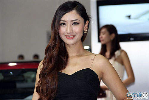 《北京改裝車展》美女秀！比車車搶鏡是一定要的～♥