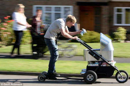 世界上最快的嬰兒車 也太...太危險了吧 世界上最快的嬰兒車 也太...太危險了吧