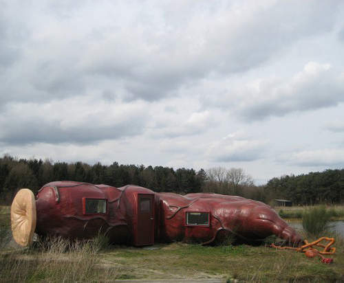 比利時《大腸飯店》所以該從哪個門進去呢? 比利時《大腸飯店》所以該從哪個門進去呢?