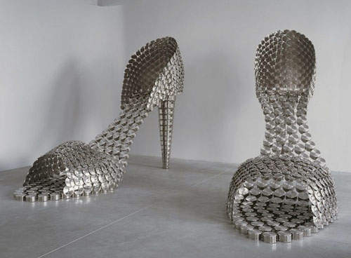 巨大《鍋子高跟鞋》有種意外的華麗感 巨大《鍋子高跟鞋》有種意外的華麗感