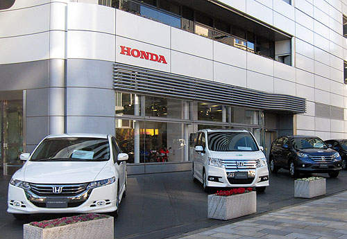 《車迷東京必遊》到HONDA青山迎賓展廳拜訪ASIMO吧！