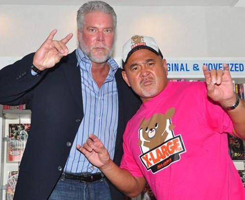 武藤敬司與凱文納許除了打摔角~也能跟殭屍片來點關係?(抓頭) 武藤敬司與凱文納許除了打摔角~也能跟殭屍片來點關係?(抓頭)