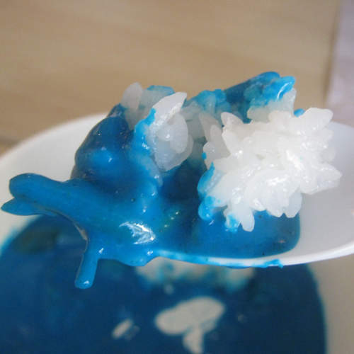 讓人《食慾大減的藍色咖哩飯》再來杯超難喝汁一起吧ww