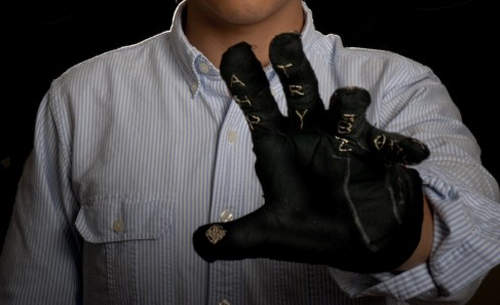 可穿戴式《手套鍵盤Gauntlet》  未來你的手指就是鍵盤～