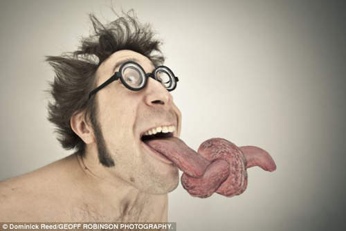 《Dominick Reed》搞怪自拍照　原來還有這招啊～（筆記）