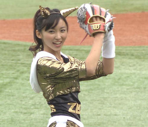 吉木莉莎的腦殺式暴投開球