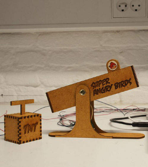 超級憤怒鳥 拉拉柄將槍機固定在後~才是真無雙玩法！