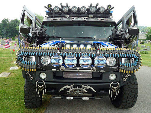 機槍加手榴彈上身？活屍來就開這輛悍馬逃命吧！(誤)