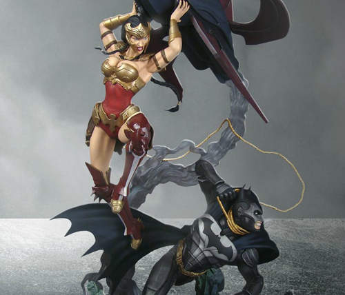 《Injustice: Gods Among Us》神力女超人槓上蝙蝠俠 雕像限定版太帥了