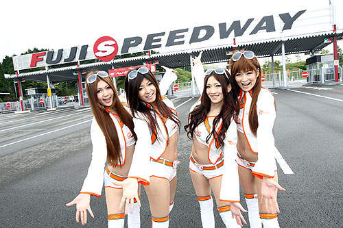 《Tokyo Auto Style》開展倒數！真想飛去東京看香車美人消暑～♥